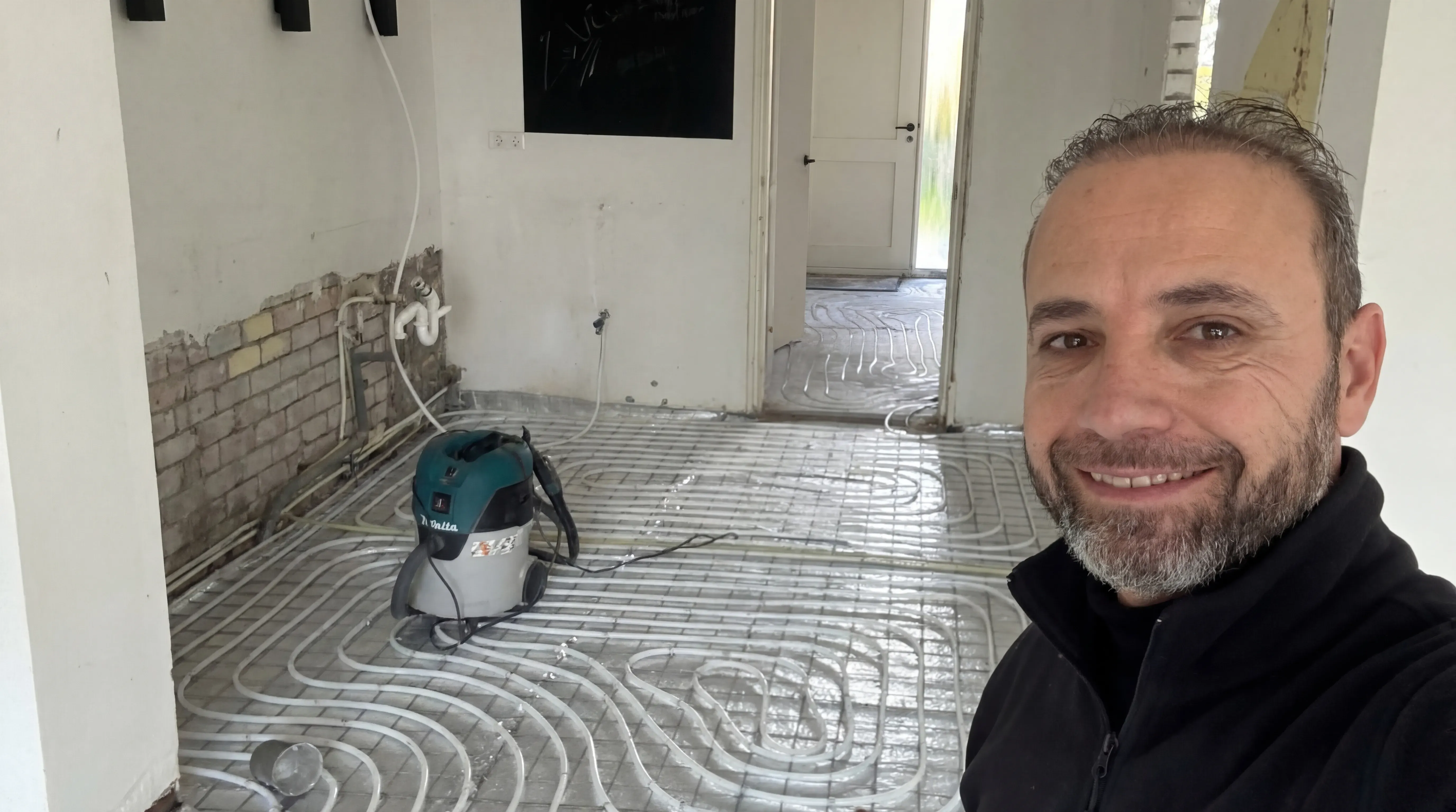 Vakman Jamshid aan het werk