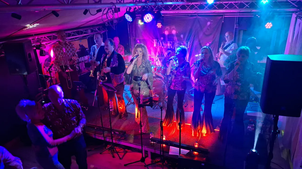 Discosonic Live sfeer en discoshow Foxfarm